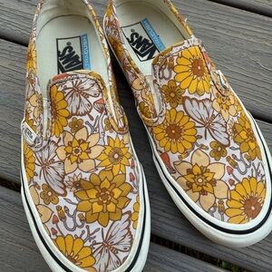 Women’s YellowFloral Slip On Vans - vey light worn. Great condition! Size 7.5
